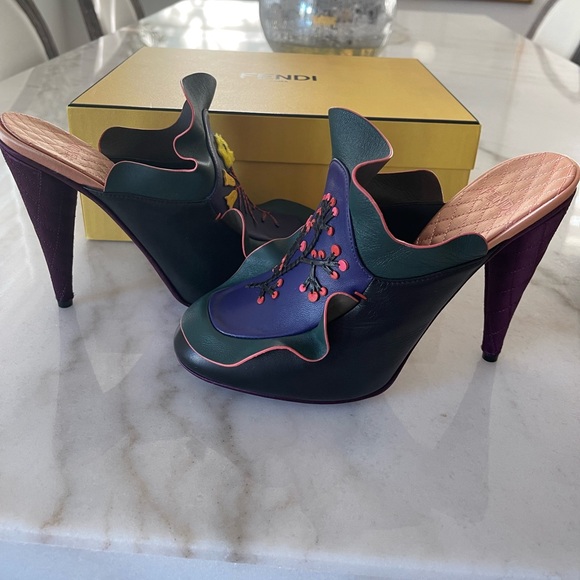 Fendi Embroidered Ruffles Mule Floral Waived Leather Clogs Shoe Heels 39 - Picture 2 of 9